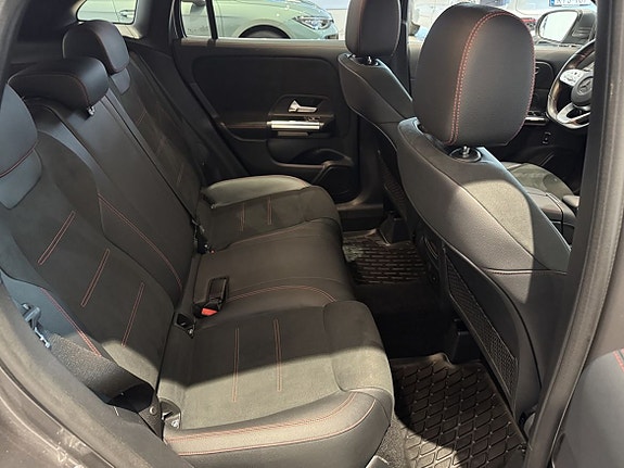 Mercedes-Benz GLA180 d 8 of 13
