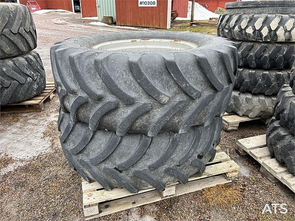 2 st 480/65R28 Däck (13,000:- ex moms)