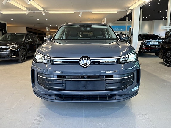Volkswagen Tiguan 2 of 22