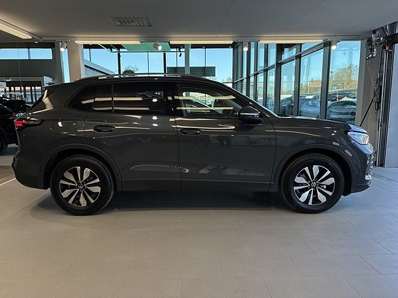 Volkswagen Tiguan 4 of 22