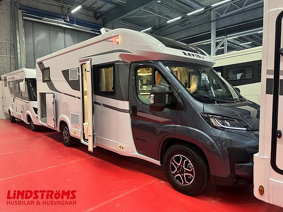 Rapido 666 F 65ans 180hk Automat Långbäddar