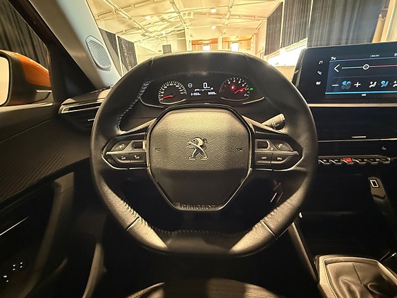 Peugeot 2008 8 of 17