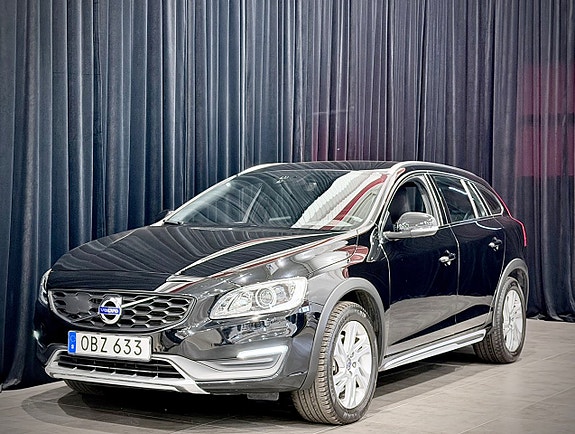 Volvo V60 Cross Country 8 of 30