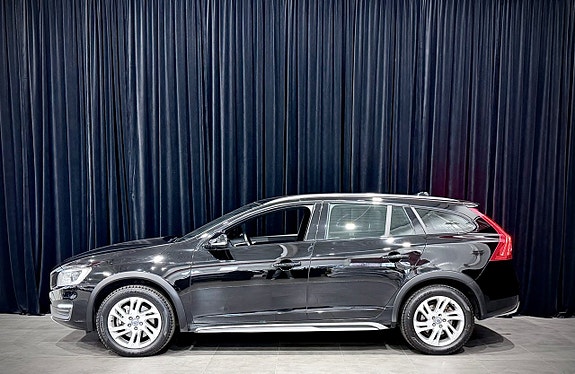 Volvo V60 Cross Country 7 of 30