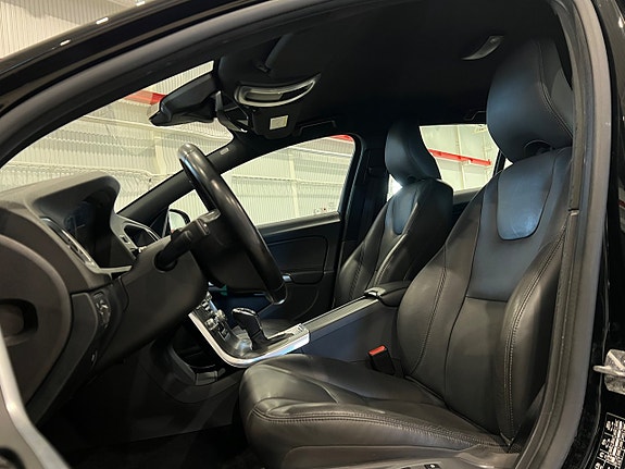 Volvo V60 Cross Country 7 of 27