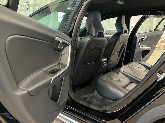 Volvo V60 Cross Country 21 of 27