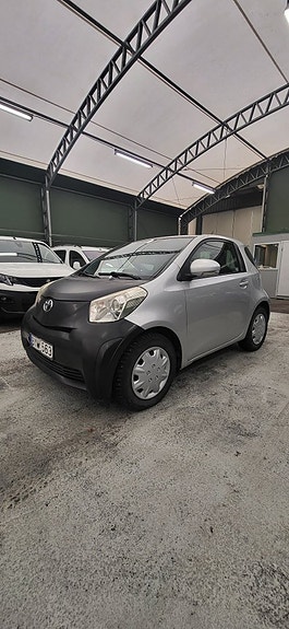 Toyota IQ 2 of 5