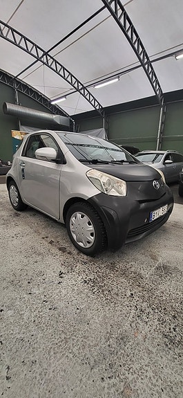 Toyota IQ 3 of 5