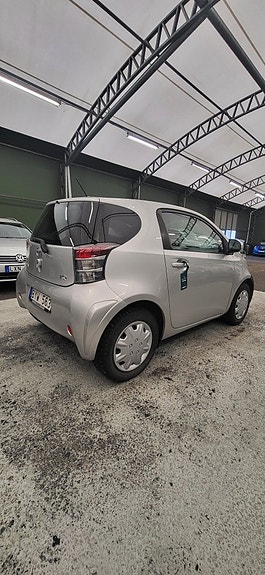 Toyota IQ 4 of 5