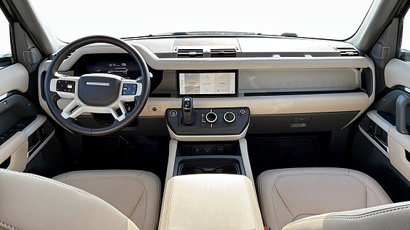 Land Rover Defender 110 4 of 5