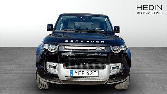 Land Rover Defender 110 8 of 13