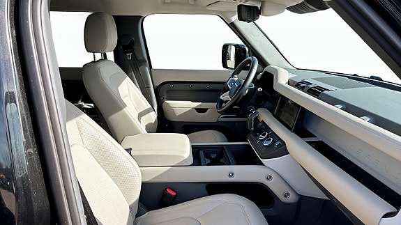 Land Rover Defender 110 3 of 5