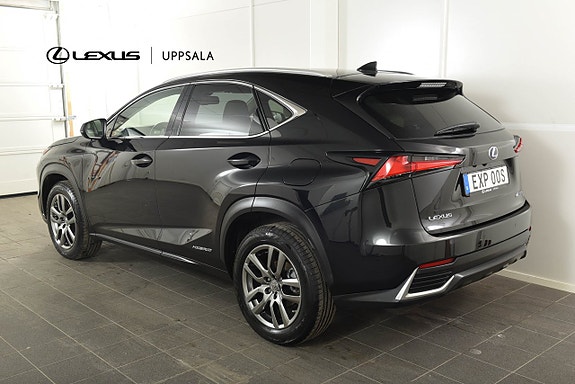 Lexus NX300h 2 of 5