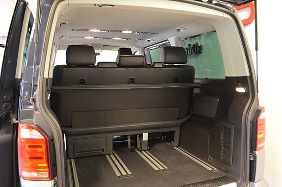 Volkswagen Multivan 7 of 23
