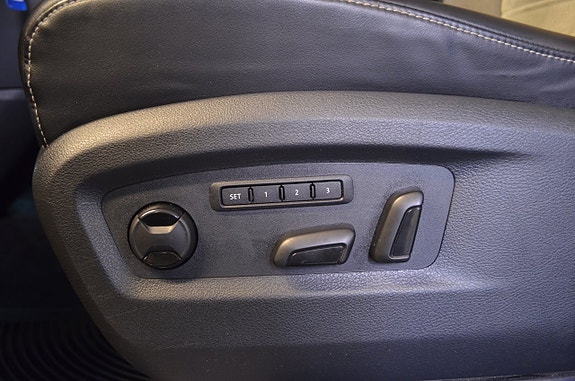 Volkswagen Multivan 16 of 23