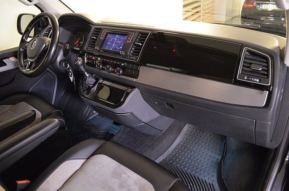 Volkswagen Multivan 12 of 23