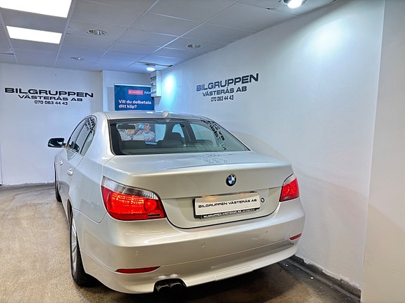 BMW 523i 3 of 5