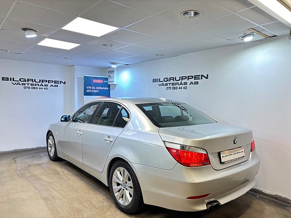 BMW 523i 2 of 5