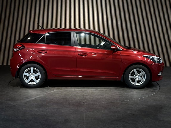 Hyundai i20 2 of 18