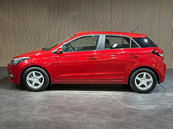 Hyundai i20 2 of 5