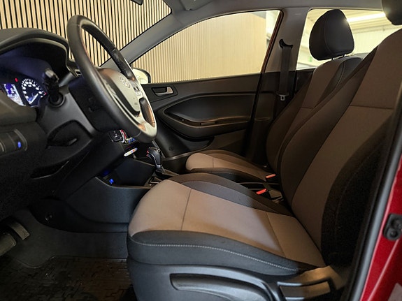 Hyundai i20 10 of 18