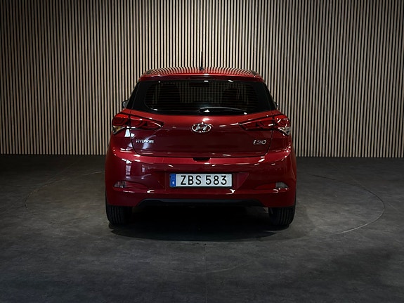 Hyundai i20 4 of 18