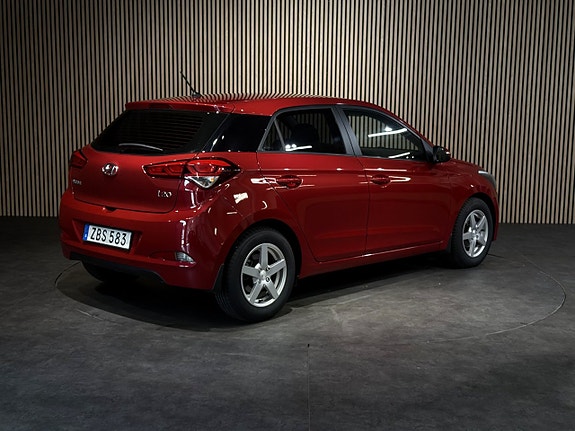 Hyundai i20 3 of 18