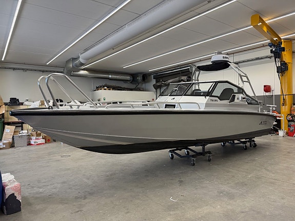 Anytec 750 -22 med ny Yamaha F300, Bättre än nytt!