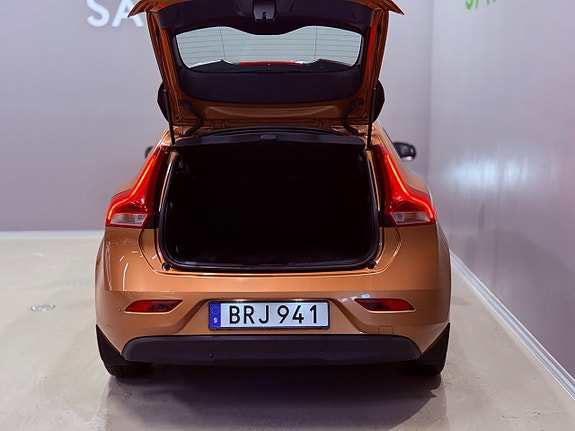Volvo V40 14 of 16