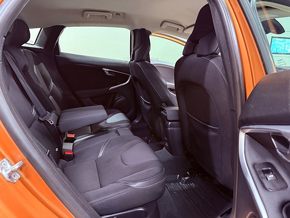 Volvo V40 10 of 16