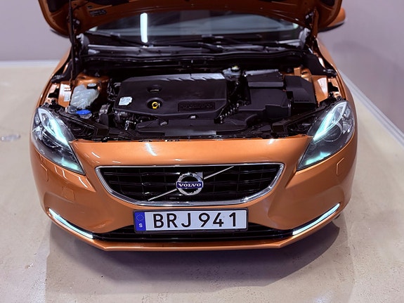 Volvo V40 15 of 16