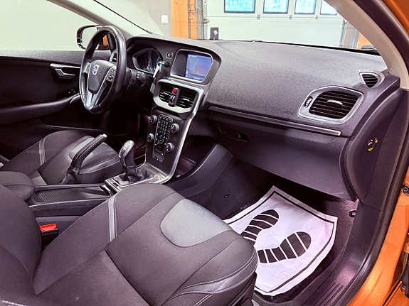 Volvo V40 9 of 16