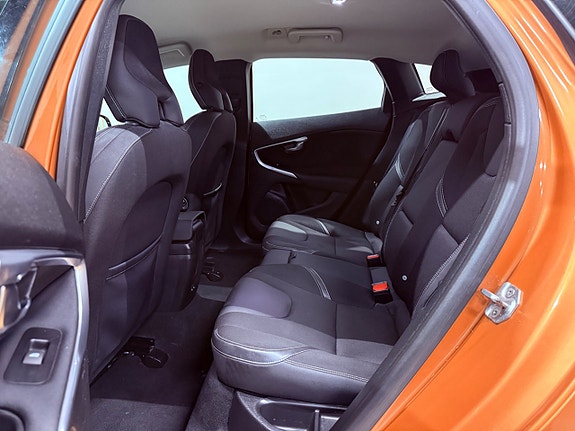 Volvo V40 11 of 16