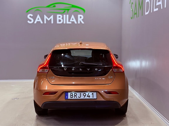 Volvo V40 6 of 16