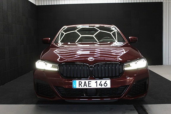 BMW 530e 2 of 5