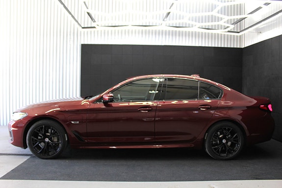 BMW 530e 3 of 5