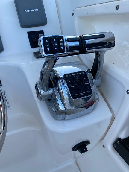 Boston Whaler 255 Conquest 9 of 11