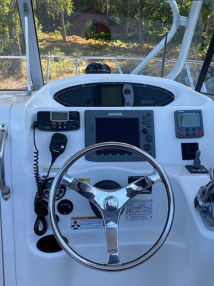 Boston Whaler 255 Conquest 2 of 11