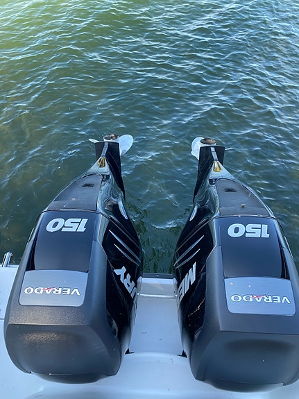 Boston Whaler 255 Conquest 5 of 11
