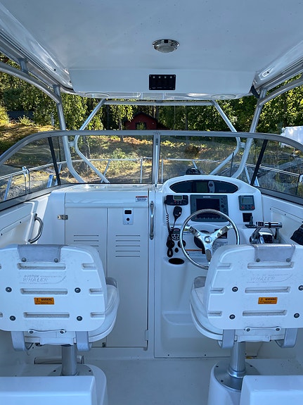 Boston Whaler 255 Conquest 3 of 11