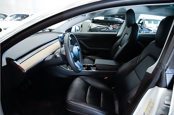 Tesla Model 3 8 of 13