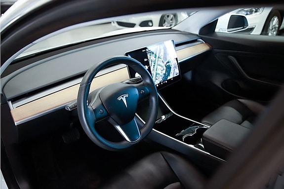 Tesla Model 3 7 of 13