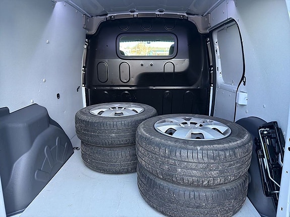 Renault Kangoo Express 16 of 18