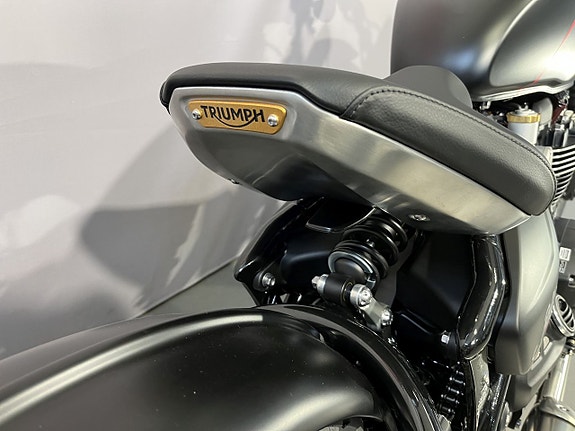 Triumph Bonneville BOBBER 13 of 18