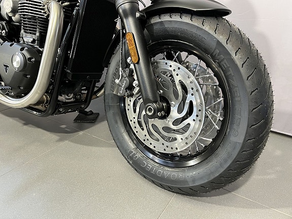 Triumph Bonneville BOBBER 8 of 18