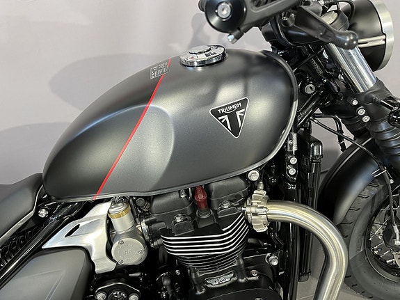Triumph Bonneville BOBBER 9 of 18