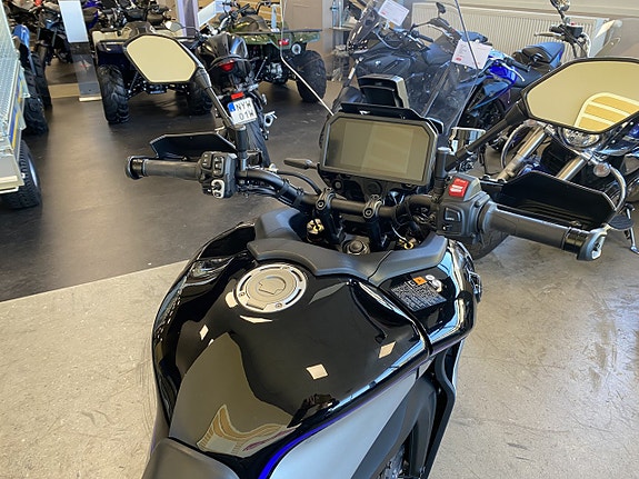 Yamaha TRACER 9 GT+ ICON PERFORMANCE 2 of 8