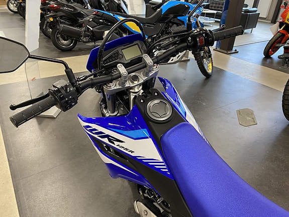 Yamaha WR125R ICON BLUE 3 of 8
