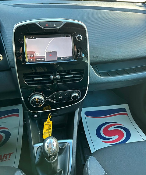 Renault Clio 14 of 17