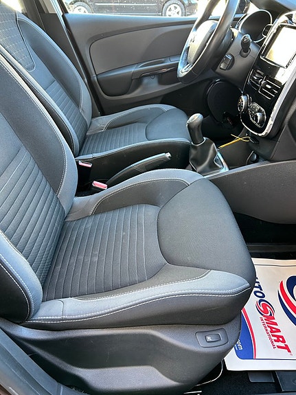 Renault Clio 11 of 17
